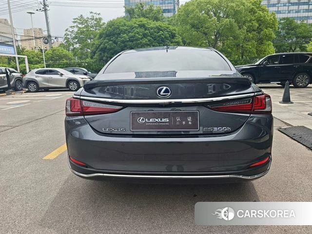 Lexus ES 2022 Серебристо-серый из Китая
