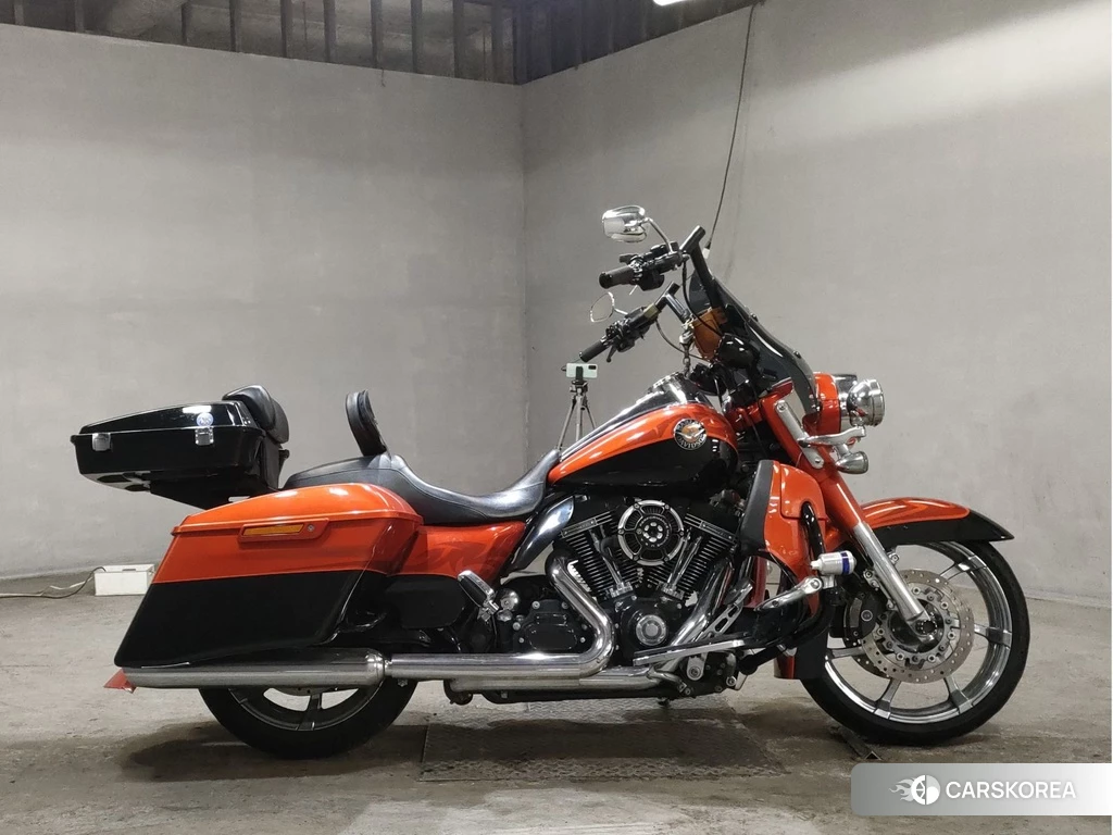 Проданный Harley-Davidson Road King Custom FLHRSE1800CVO 2014 из Японии, фото 2