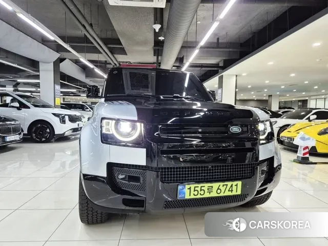 Land Rover Defender (L663) 2024 Серебряный из Кореи