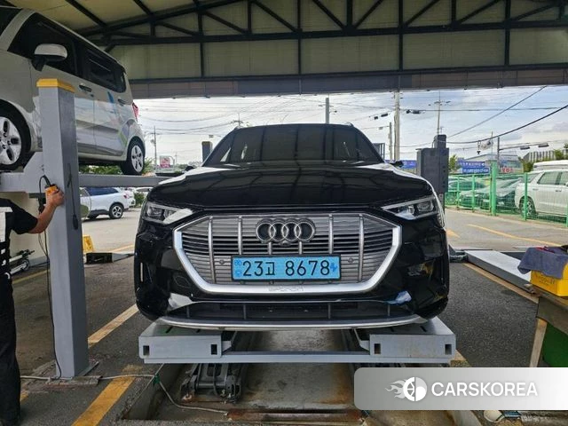 Audi e-Tron 2021 Черный из Кореи