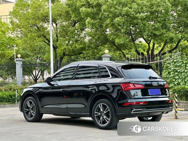 Audi Q5L 2021 Черный из Китая