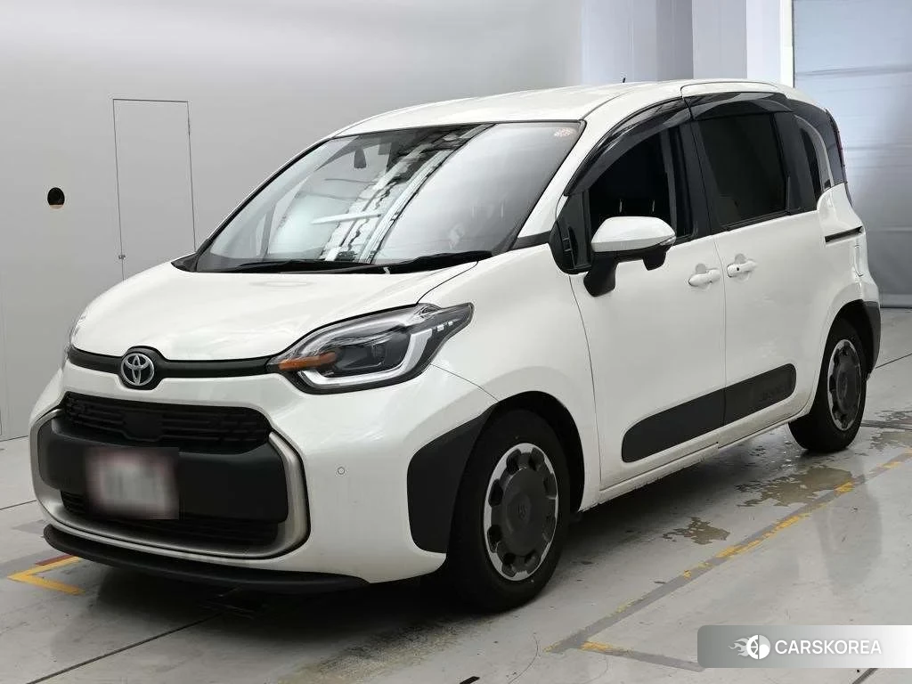 Toyota Sienta 2023 из Японии