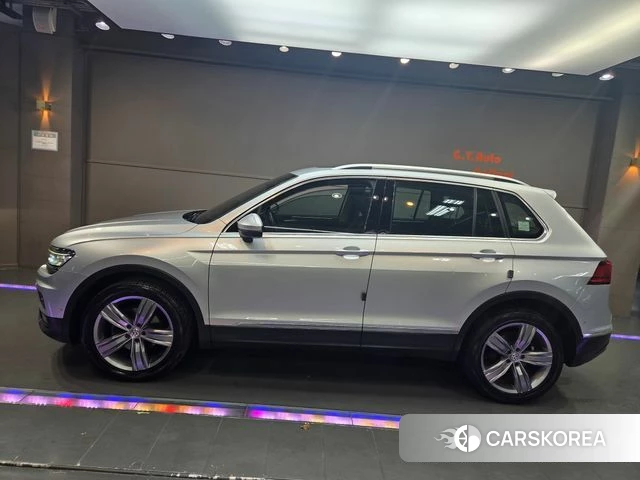 Volkswagen Tiguan second Generation 2018 Серебряный из Кореи