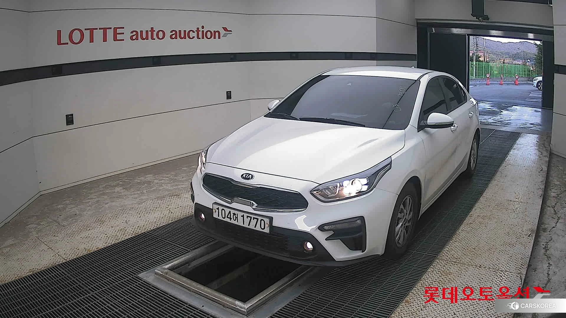Kia K3 2020 Snow White Pearl из Кореи