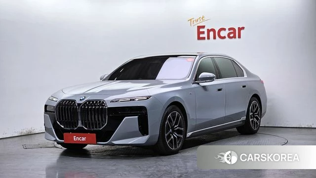 BMW 7 Series (G70) 2024 Серебристо-серый из Кореи