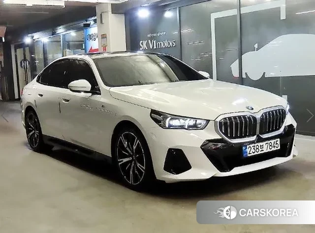 BMW 5 Series (G60) 2023 Белый из Кореи