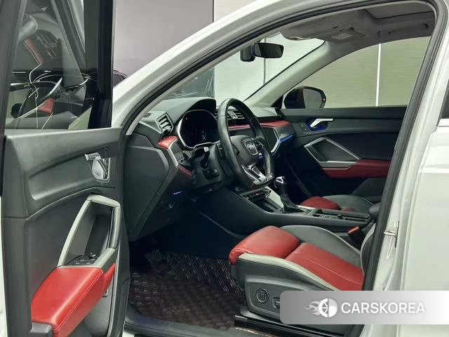 Audi Q3 2021 Белый из Китая