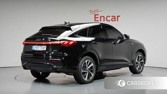 Audi Q5 (80A) 2025 Черный из Кореи