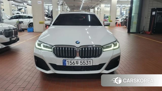 BMW 5 Series (G30) 2023 Белый из Кореи