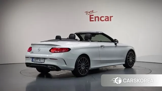 Mercedes-Benz C-Class W205 2023 Белый из Кореи