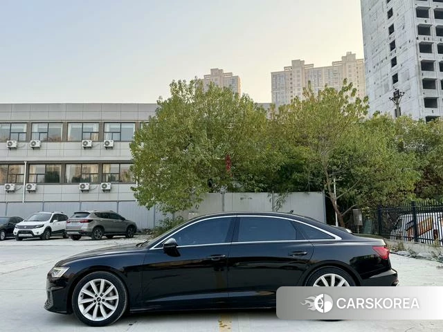 Audi A6L 2022 Черный из Китая