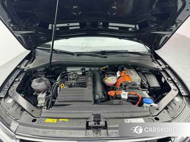 Volkswagen Tiguan L PHEV 2025 Черный из Китая