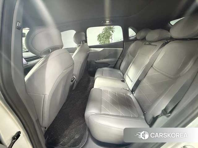 Dark blue car Dark blue S05 2025 Белый из Китая