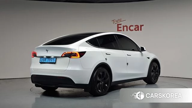 Tesla Model Y 2023 Белый из Кореи