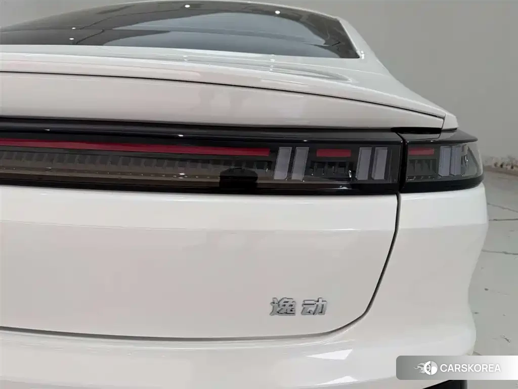 Chang'an Yidong 2026 Белый из Китая