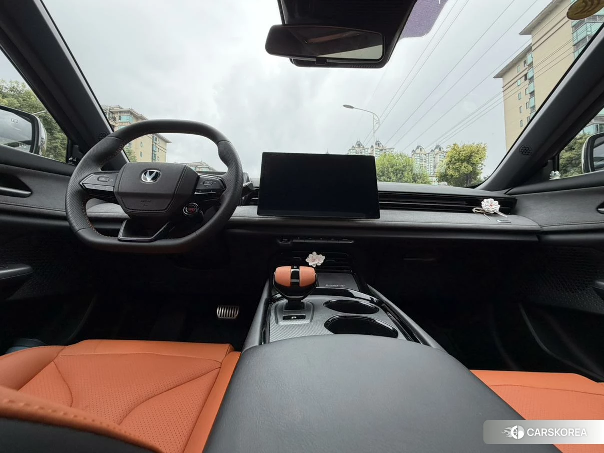 Chang'an UNI-V 2025 Темно-серый из Китая