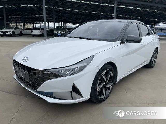 Hyundai Elantra 2022 Белый из Китая