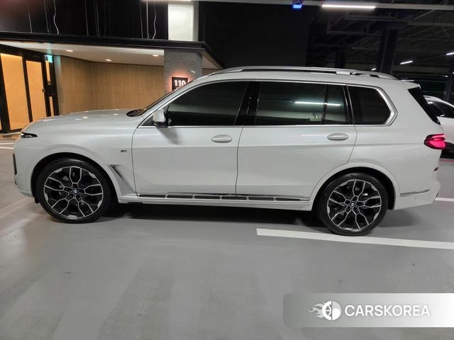 BMW X7 (G07) 2024 Белый из Кореи