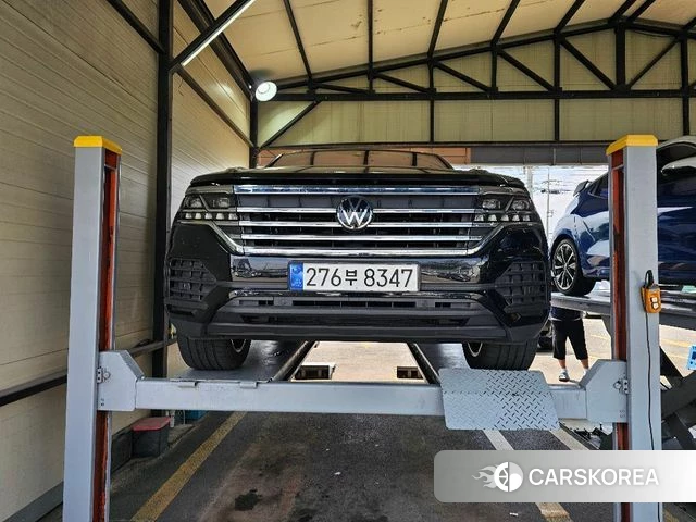 Volkswagen Touareg 3rd generation 2023 Черный из Кореи