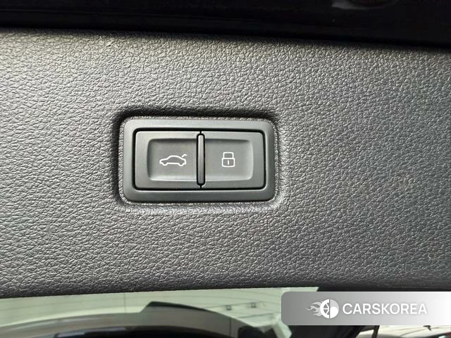 Audi Q7 2023 Черный из Китая