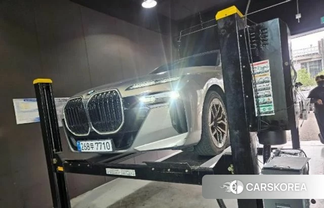 BMW 7 Series (G70) 2023 Серый из Кореи