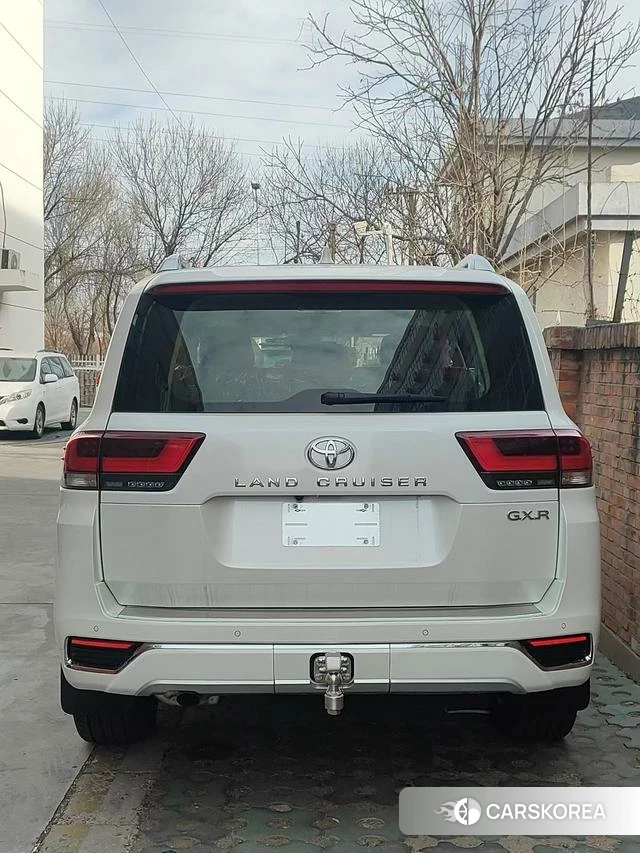 Toyota Land Cruiser (imported) 2025 Белый из Китая