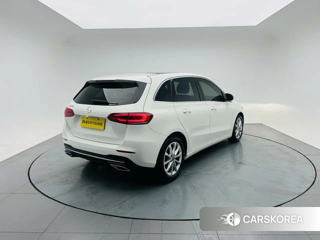Mercedes-Benz Class B 2022 Белый из Китая