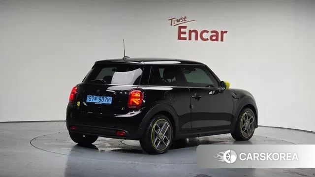 Mini Cooper Electric 2022 Черный из Кореи
