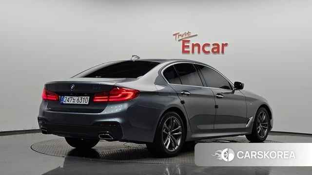 BMW 5 Series (G30) 2018 Серебристо-серый из Кореи