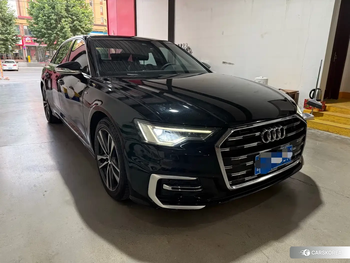 Audi A6L 2022 Черный из Китая