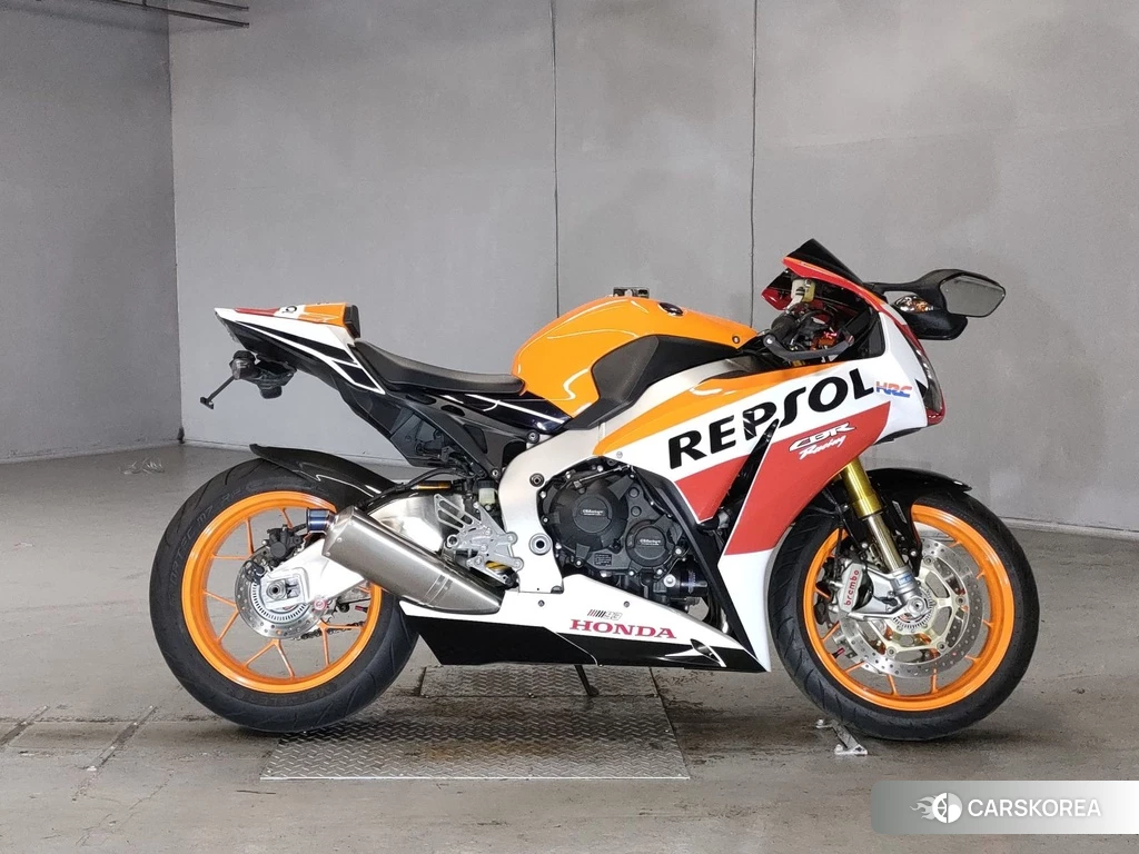 Проданный Honda CBR1000RR 2016 из Японии