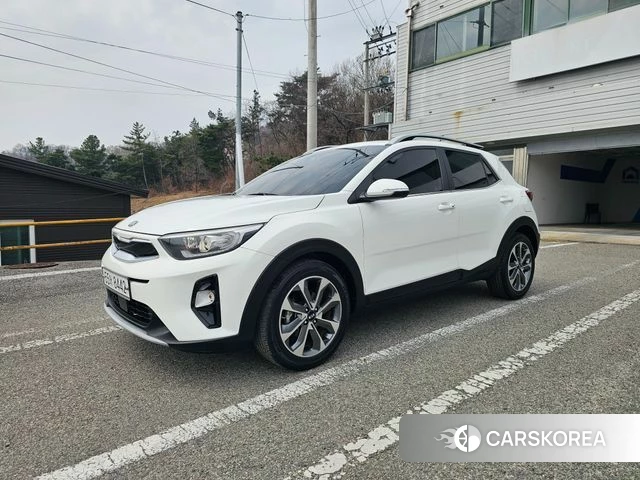 Kia Stonic 2018 Белый из Кореи
