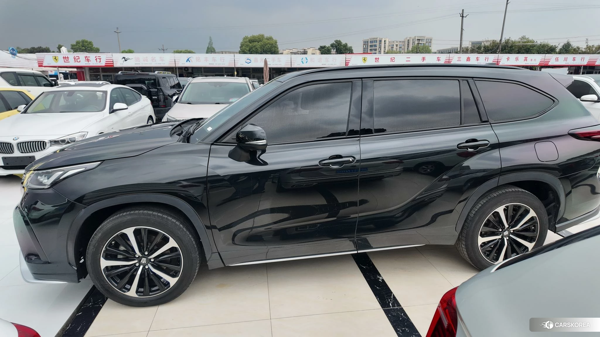 Toyota Crown Lufang 2022 Черный из Китая