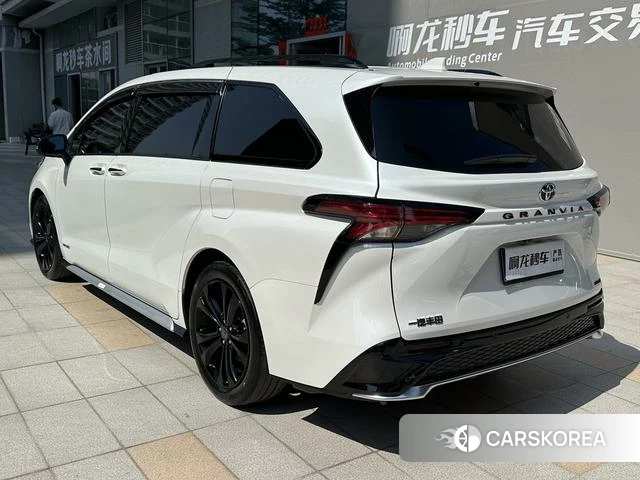 Toyota Grevia 2023 Белый из Китая