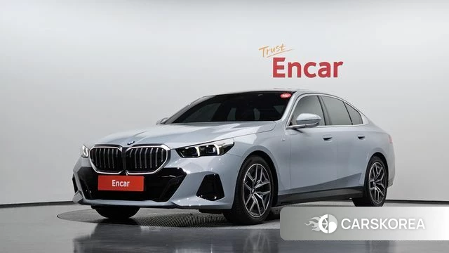 BMW 5 Series (G60) 2024 Серебристо-серый из Кореи
