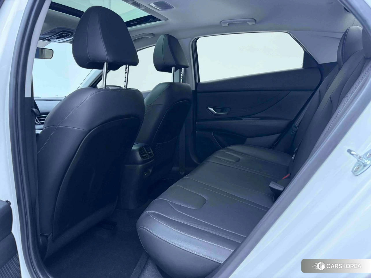 Hyundai Elantra 2022 Белый из Китая