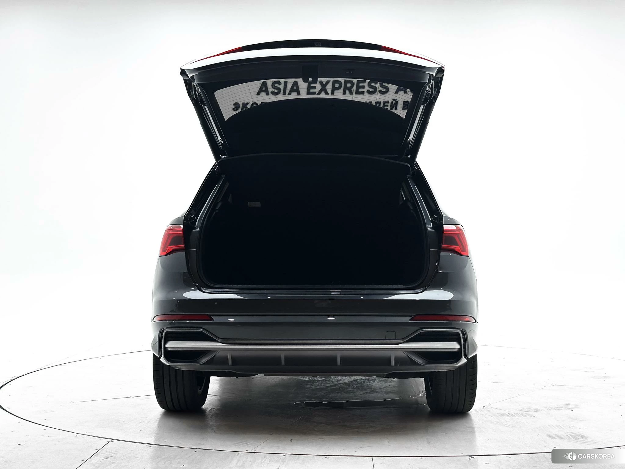 Audi Q3 2020 Темно-серый из Китая