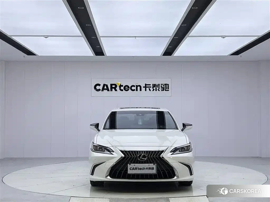 Lexus ES 2024 Белый из Китая