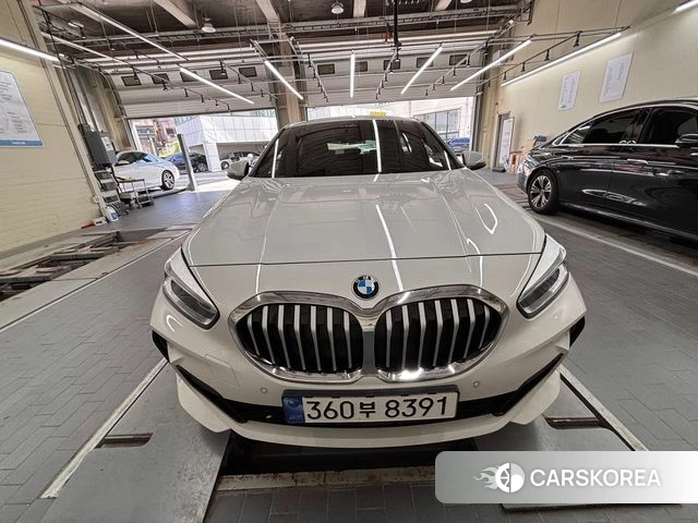 BMW 1 Series (F40) 2024 Белый из Кореи