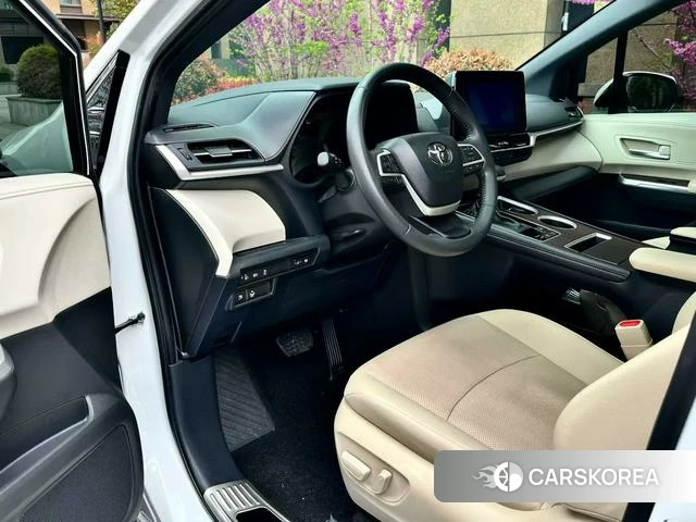 Toyota Saina 2022 Белый из Китая