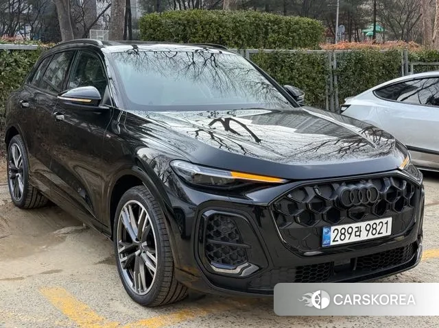 Audi Q5 (80A) 2025 Черный из Кореи