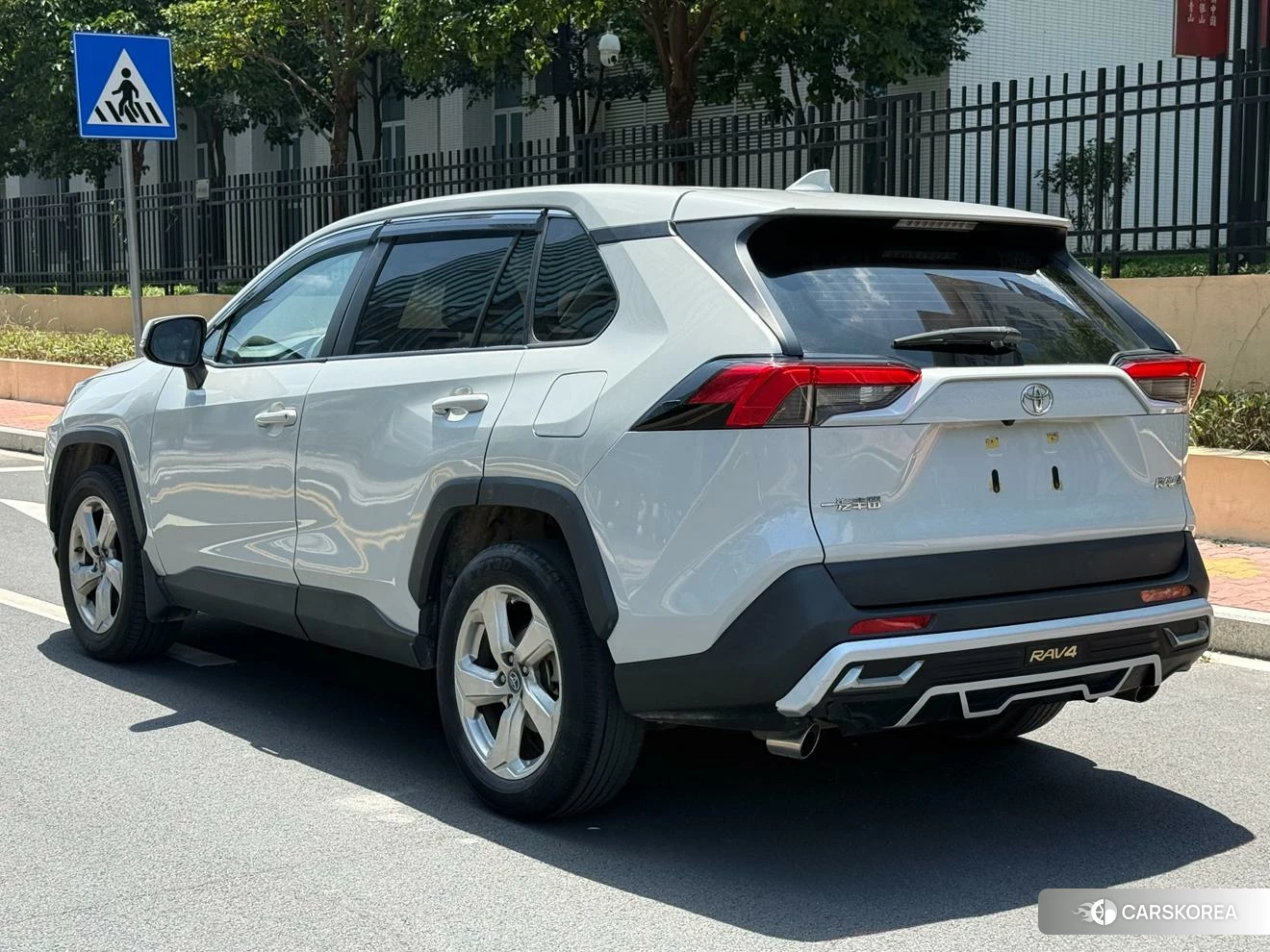 Toyota RAV4 Rongfang 2021 Белый из Китая