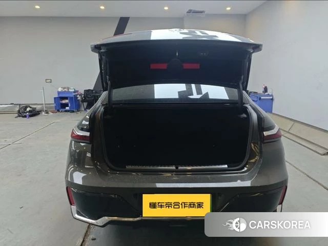 BMW i7 2026 Темно-серый из Китая