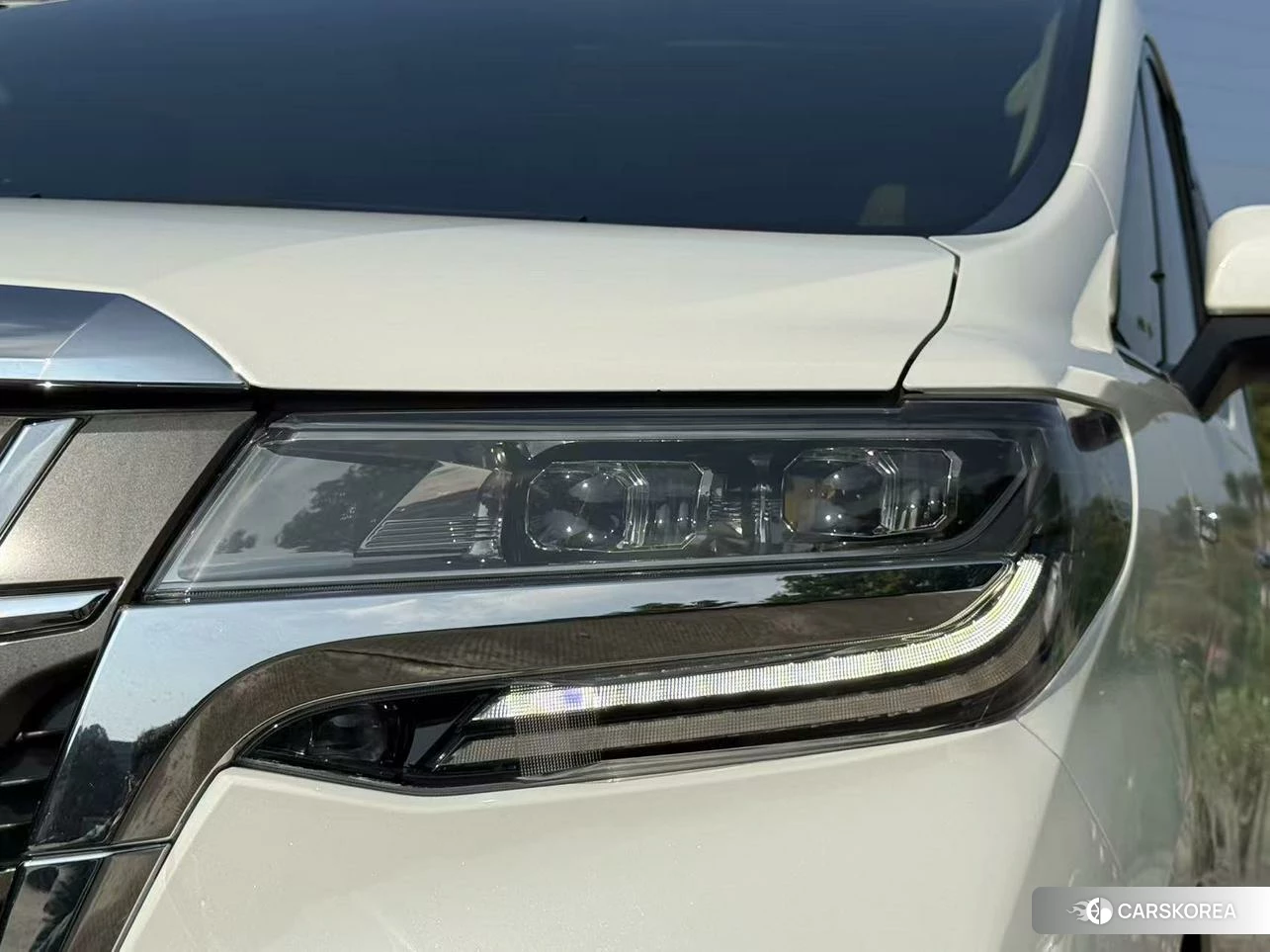 Toyota Elfa 2021 Белый из Китая