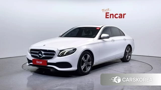 Mercedes-Benz E-Class W213 2018 Белый из Кореи
