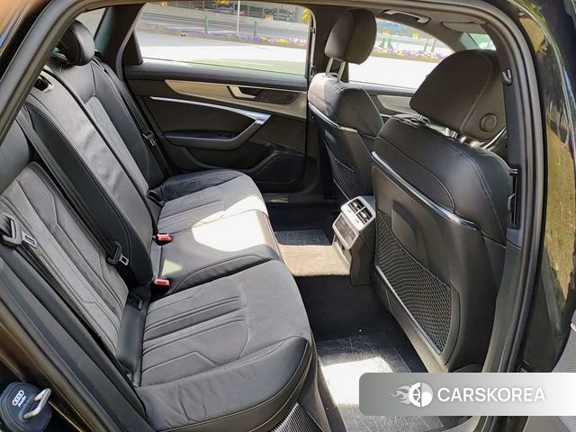 Audi A6L 2021 Черный из Китая