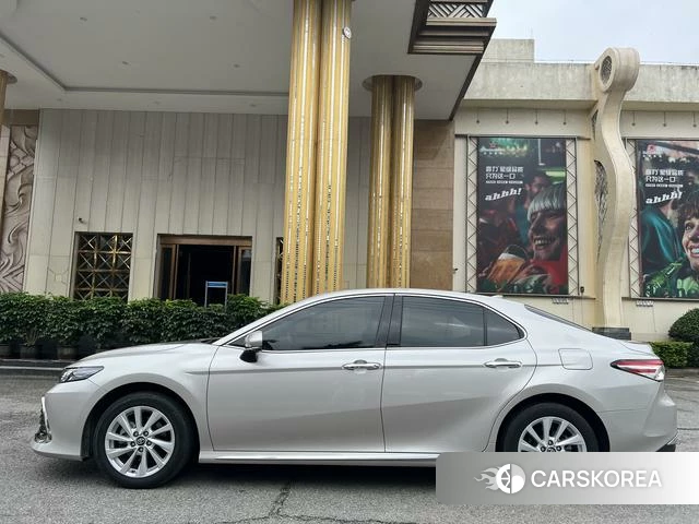 Toyota Camry 2023 Шампань из Китая