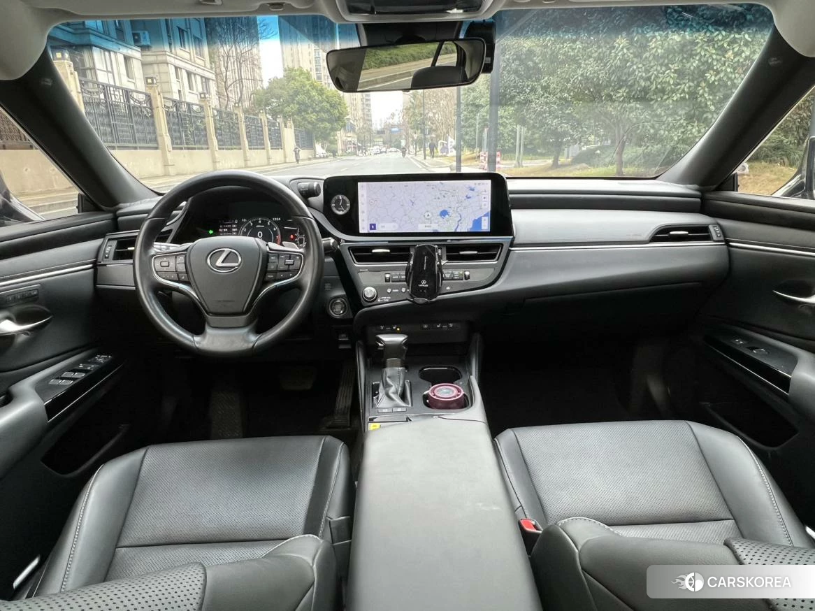 Lexus ES 2024 Белый из Китая