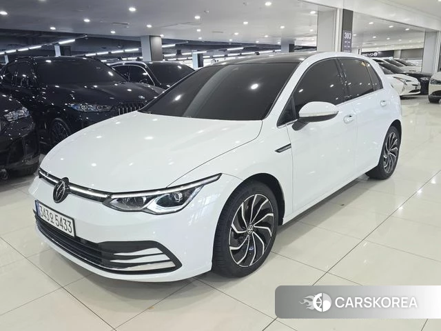 Volkswagen Golf 8th Generation 2023 Белый из Кореи