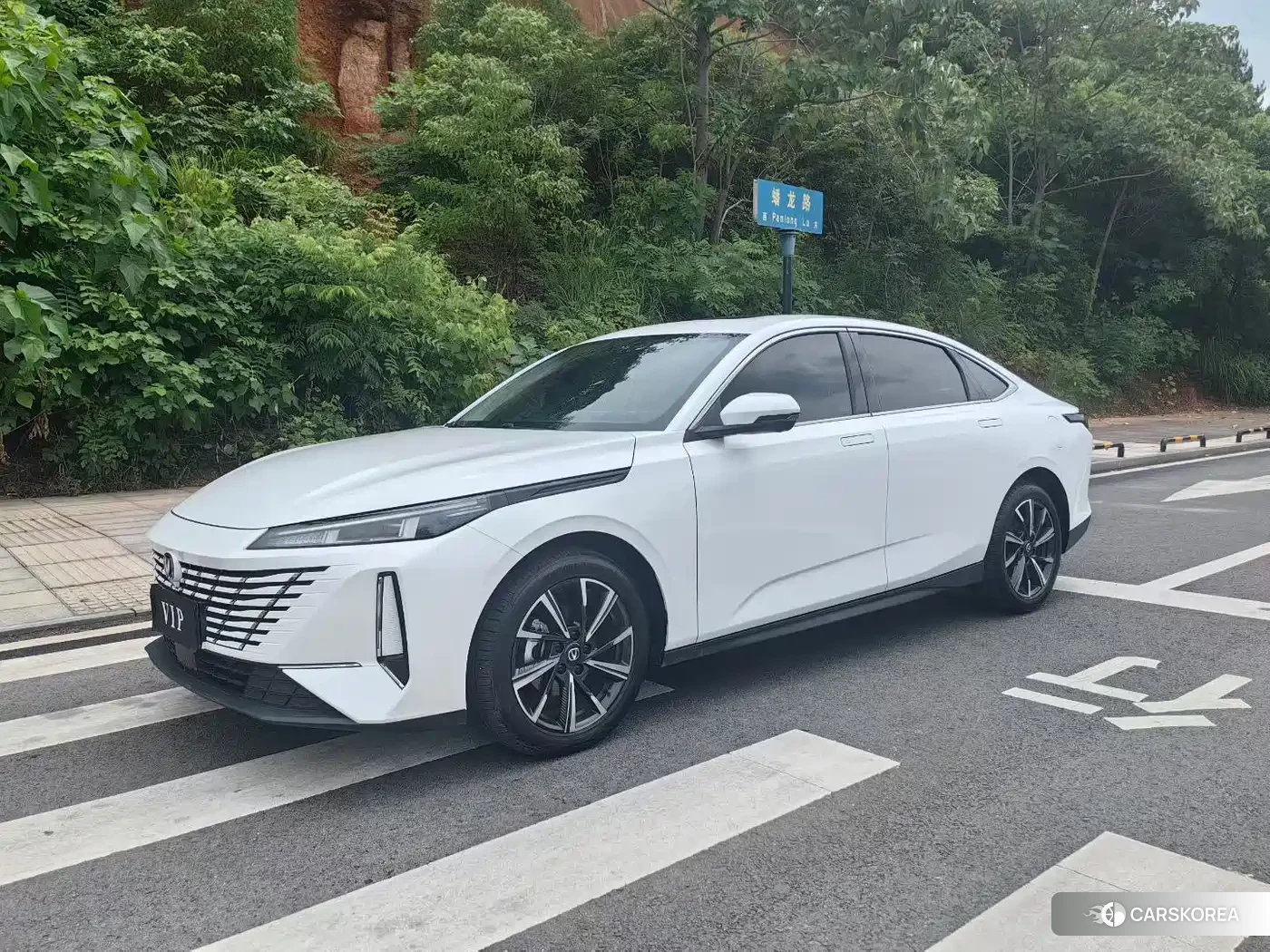 Chang'an Yidong 2025 Белый из Китая